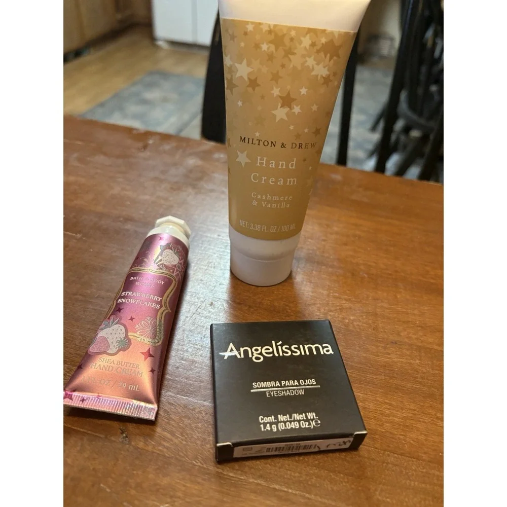 Beauty Gift Bundle Hand Cream Cashmere Vanilla and Eyeshadow New Lot